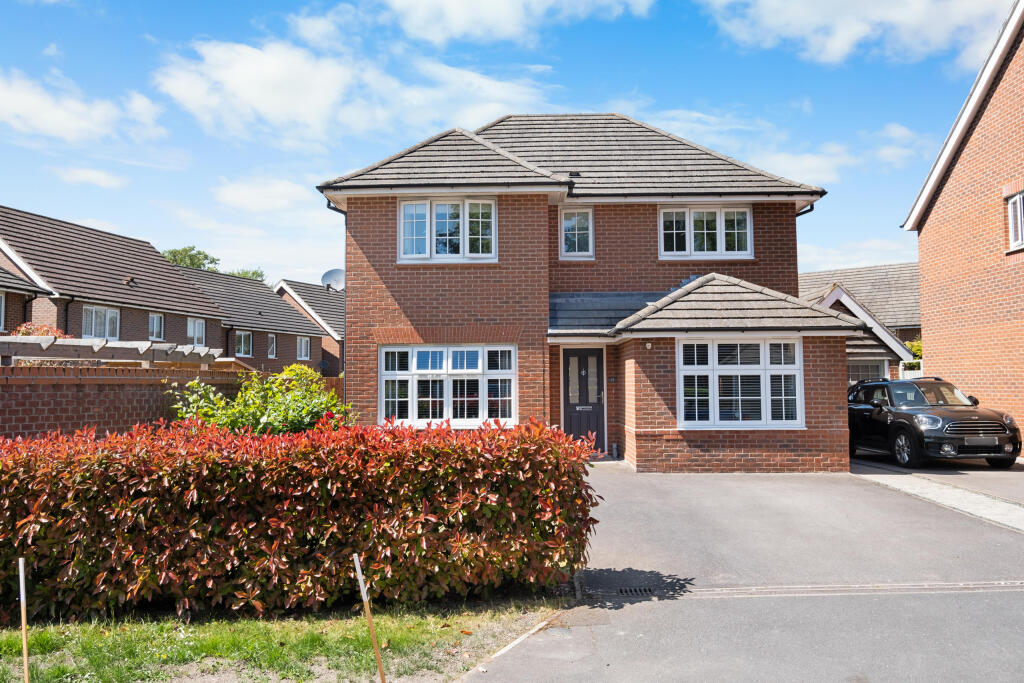 Main image of property: Sidings Close, Bromsgrove. B60 3SG