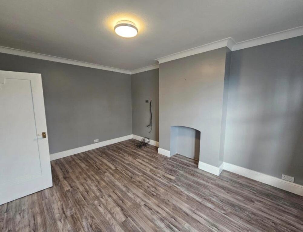 3 bedroom apartment for rent in Stainbeck Road, Leeds, West Yorkshire, LS7