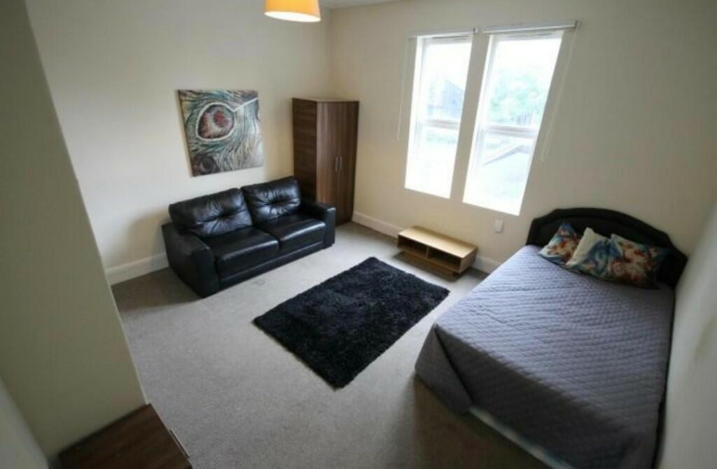 1 bedroom flat for rent in Armley Ridge Road, Leeds, West Yorkshire, LS12