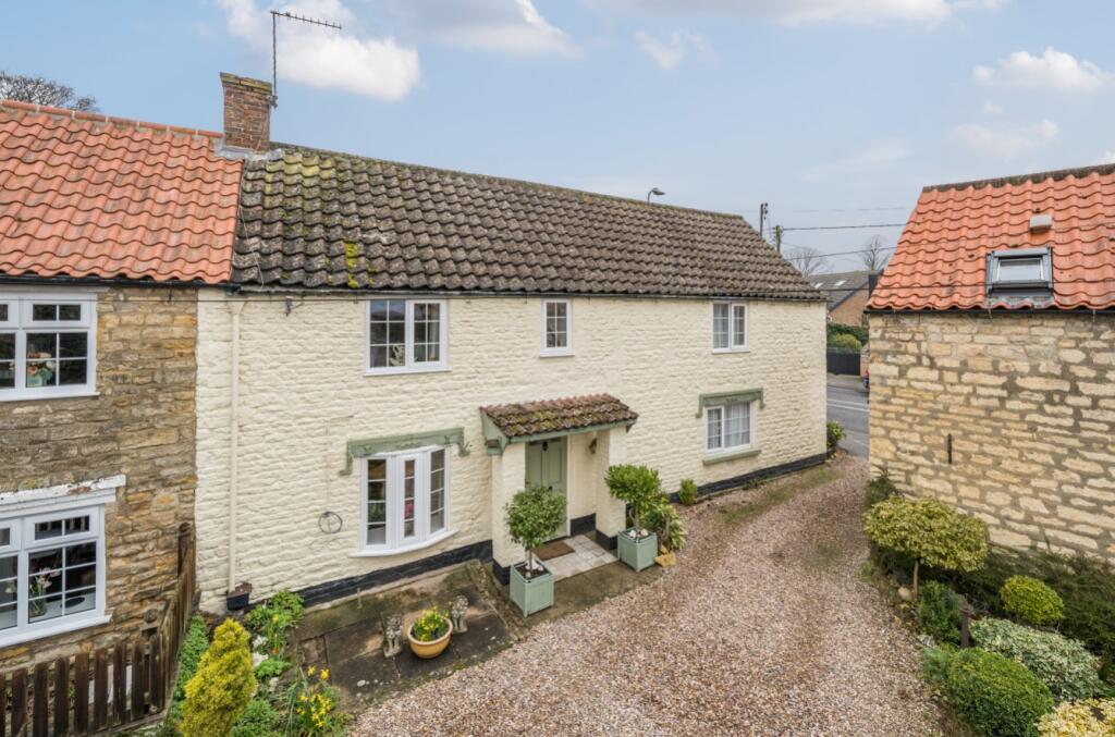 2 bedroom semidetached house for sale in Lincoln Road, Branston, LN4