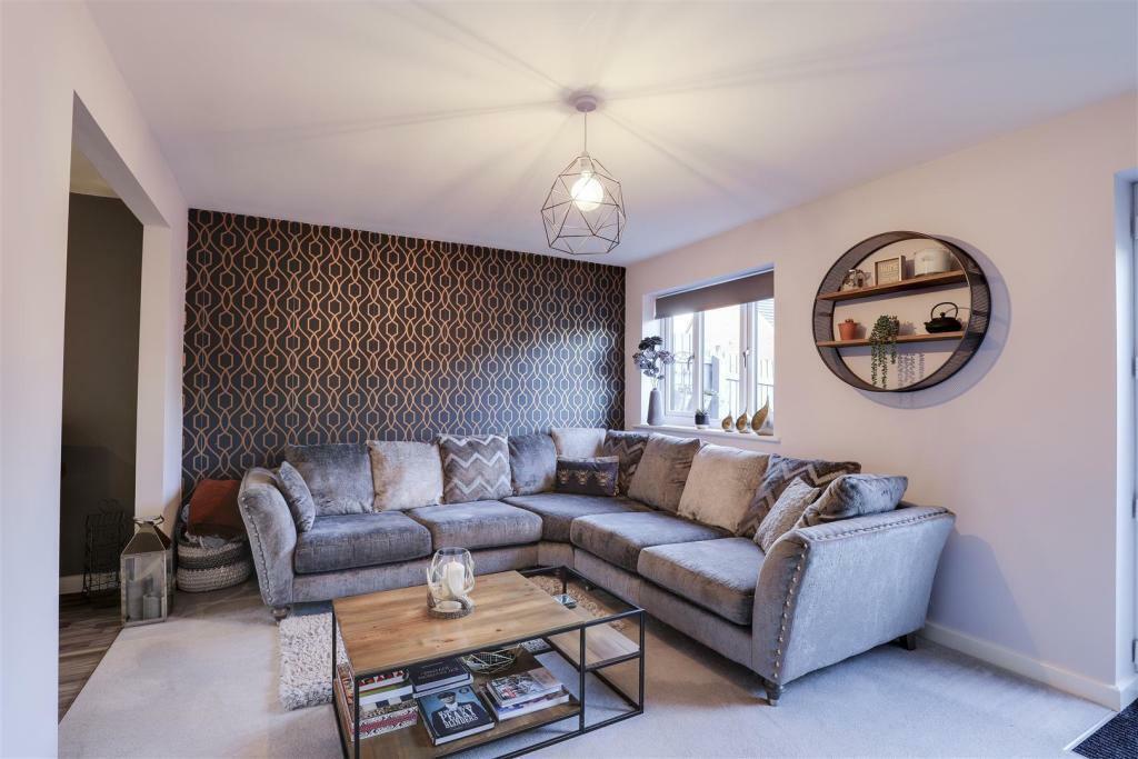 3 bedroom town house for rent in Haydn Road, Nottingham, NG5