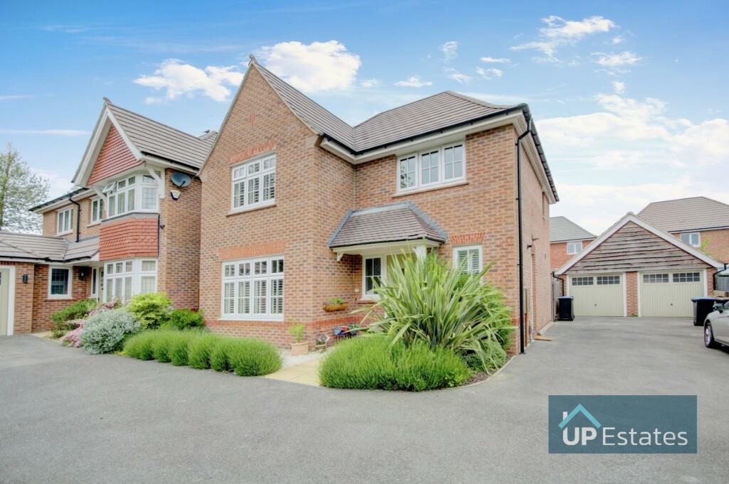 4 bedroom detached house for sale in Flanders Close, Burbage, Hinckley