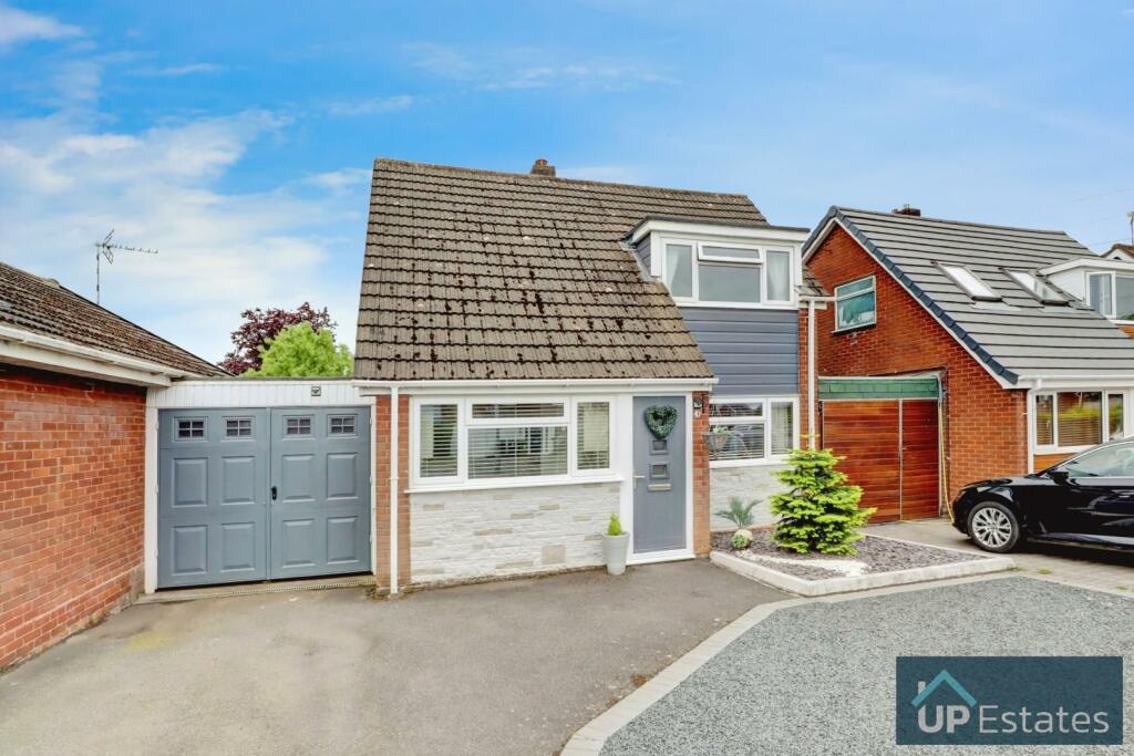 2 bedroom link detached house for sale in Hoylake Close, Whitestone