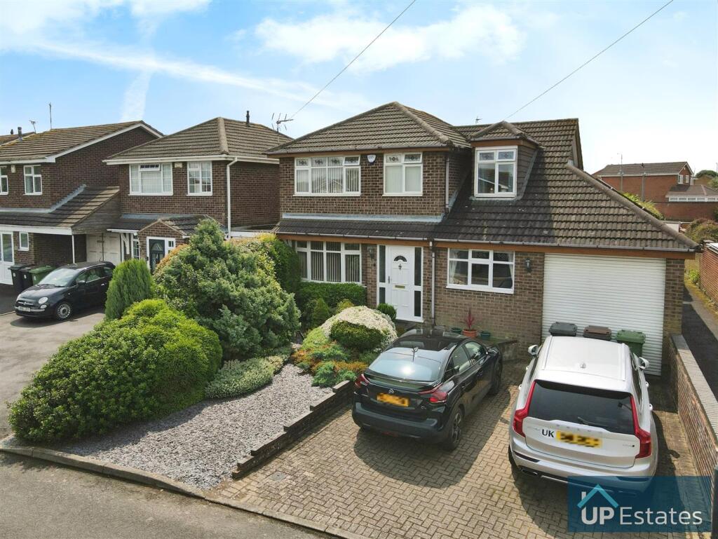 Main image of property: LOOK AT THE GARAGE - Gainsborough Drive, Collycroft, Bedworth