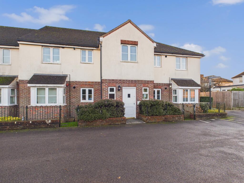 Main image of property: Hunt Court, Marlow Road, Stokenchurch, High Wycombe, Buckinghamshire