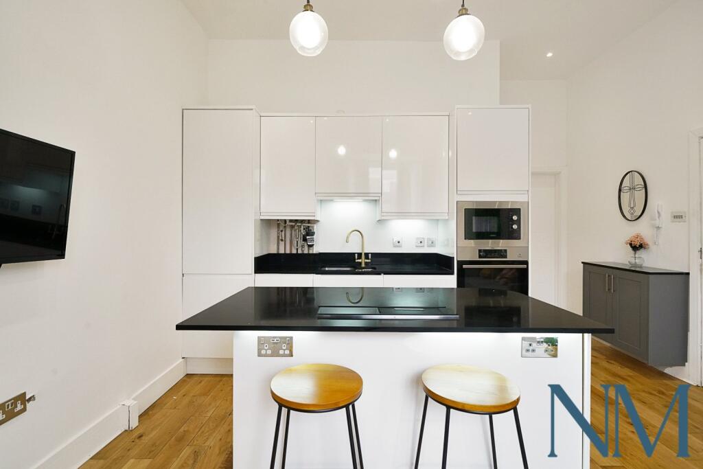 Main image of property: Sydenham Road, Croydon, CR0 2EF