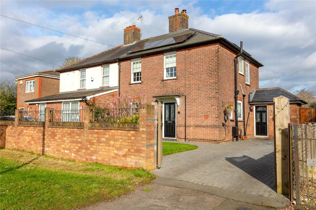 3 bedroom semidetached house for sale in Dunstable Road, Toddington
