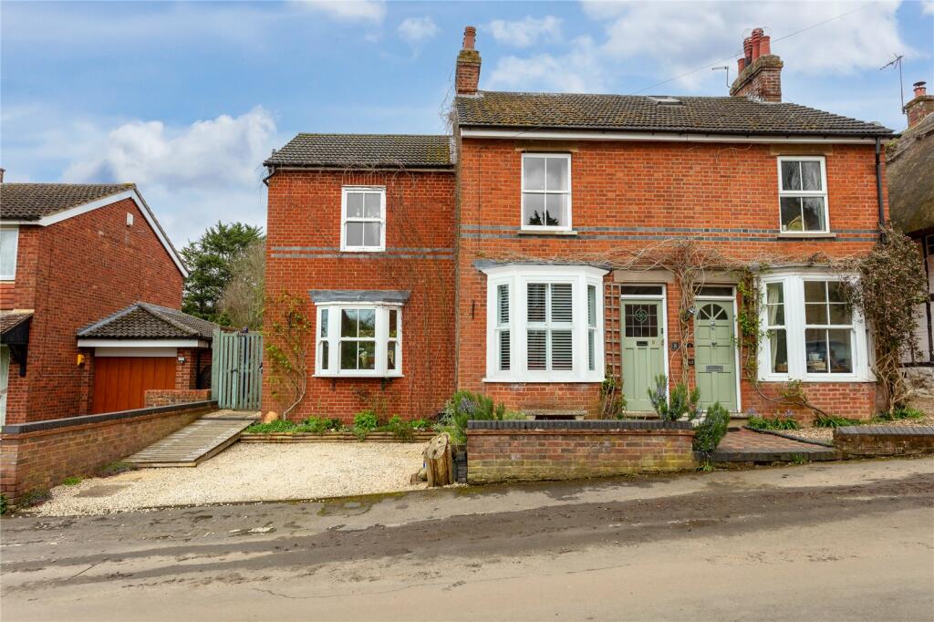 3 bedroom semidetached house for sale in The Lane, Tebworth