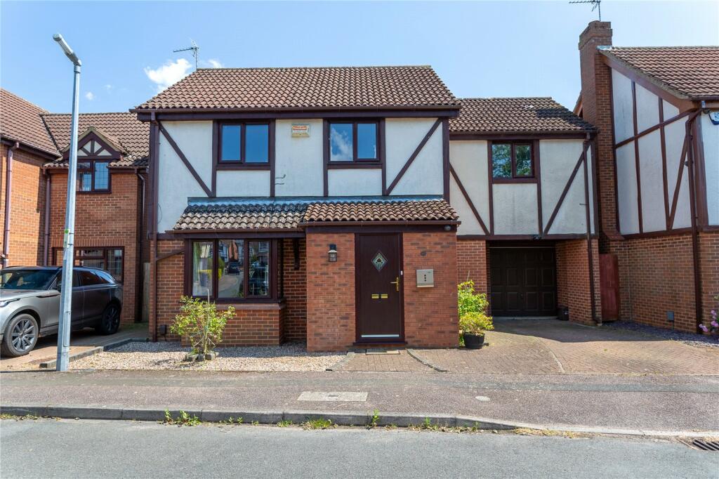 4 bedroom detached house for sale in Frenchmans Close, Toddington