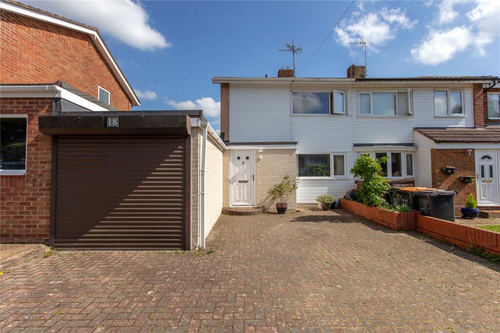 Main image of property: Lakefield Avenue, Toddington, Bedfordshire, LU5