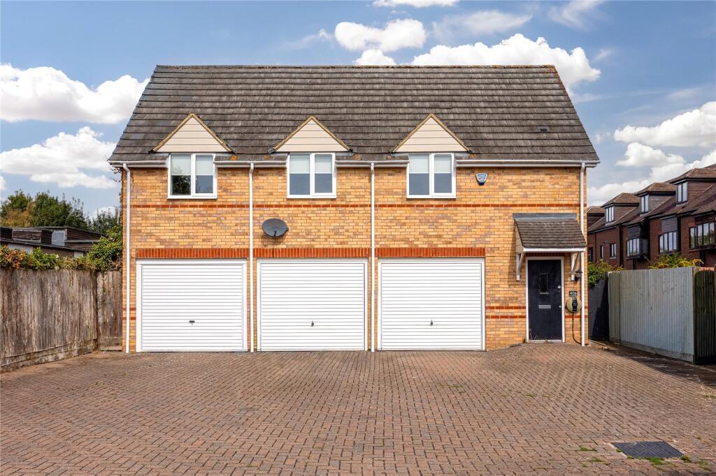 Main image of property: Luton Road, Toddington, Bedfordshire, LU5