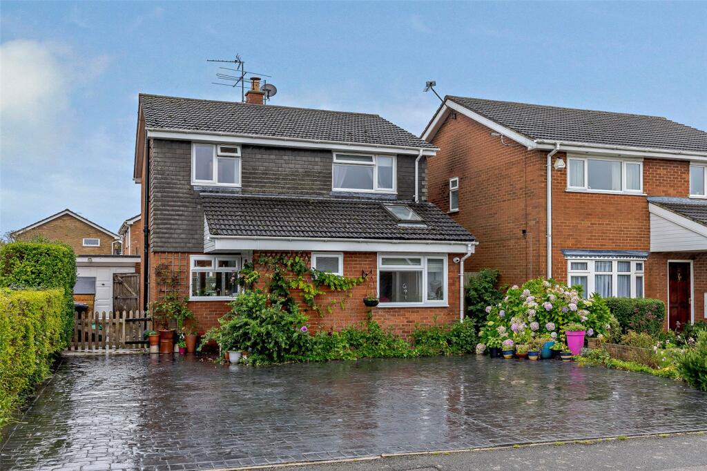 Main image of property: Broughton Avenue, Toddington, Bedfordshire, LU5