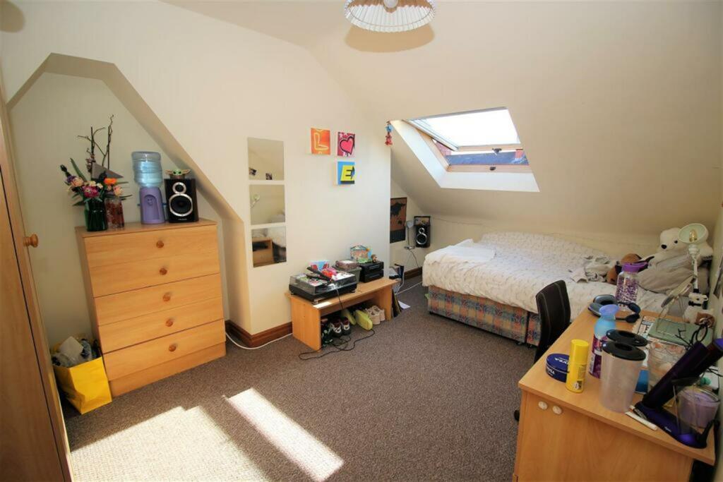 6 bedroom maisonette for rent in Glenthorn Road, Jesmond, Newcastle Upon Tyne, NE2