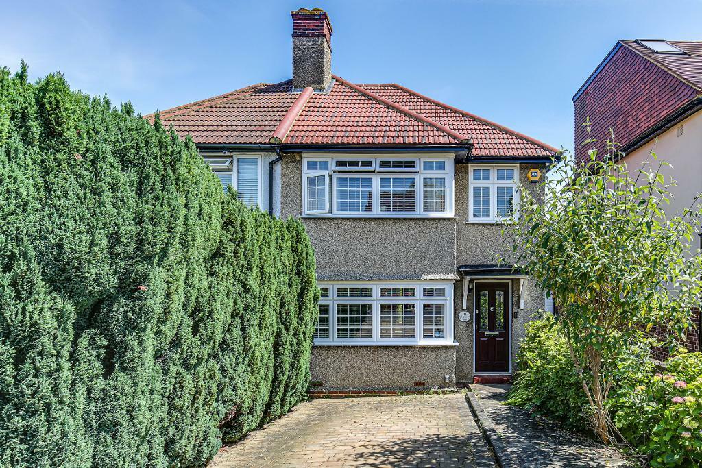 3 bedroom semidetached house for sale in Benhurst Gardens, Selsdon