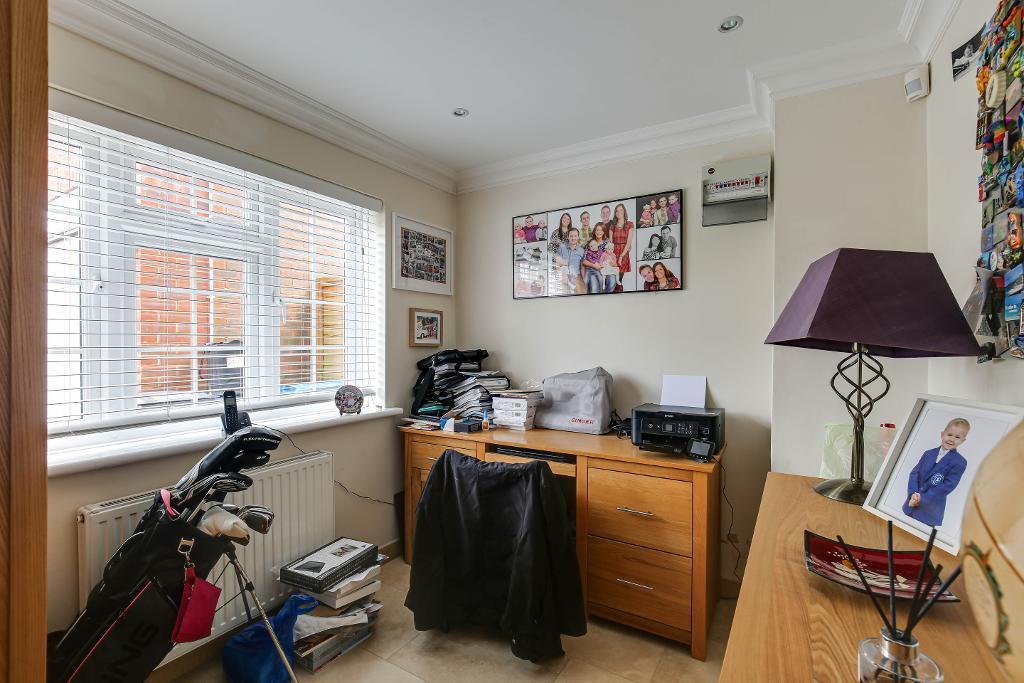 Additional property image - Kersey Drive, South Croydon, CR2 8SX