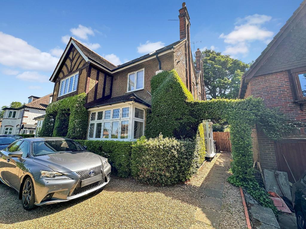 Main image of property: 46a Castlemaine Ave, South Croydon, CR2 7HR