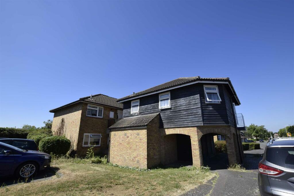 1 bedroom flat for rent in Wickford Avenue, Pitsea, Basildon, SS13