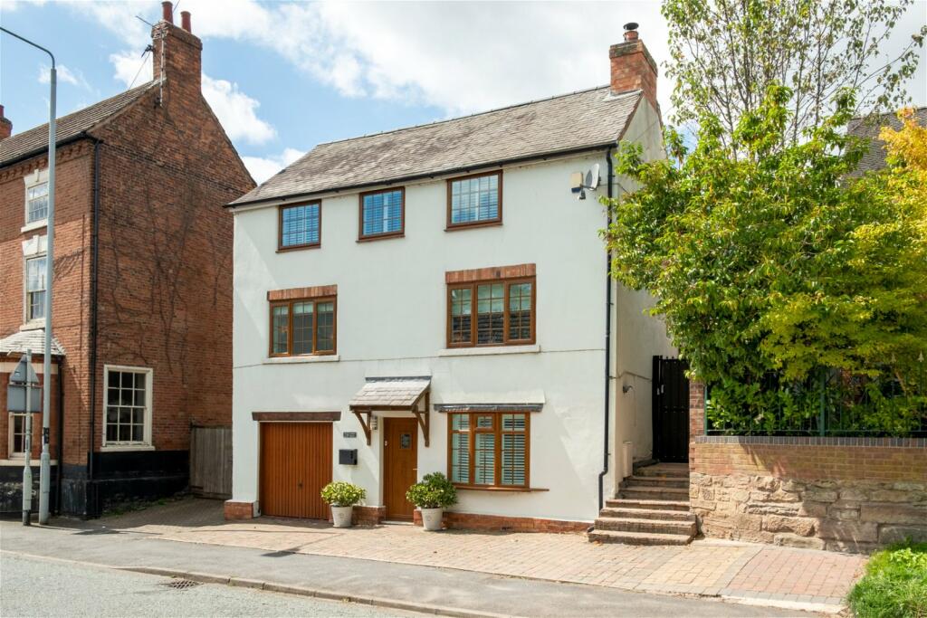4 bedroom detached house for sale in London Road, Kegworth, DE74