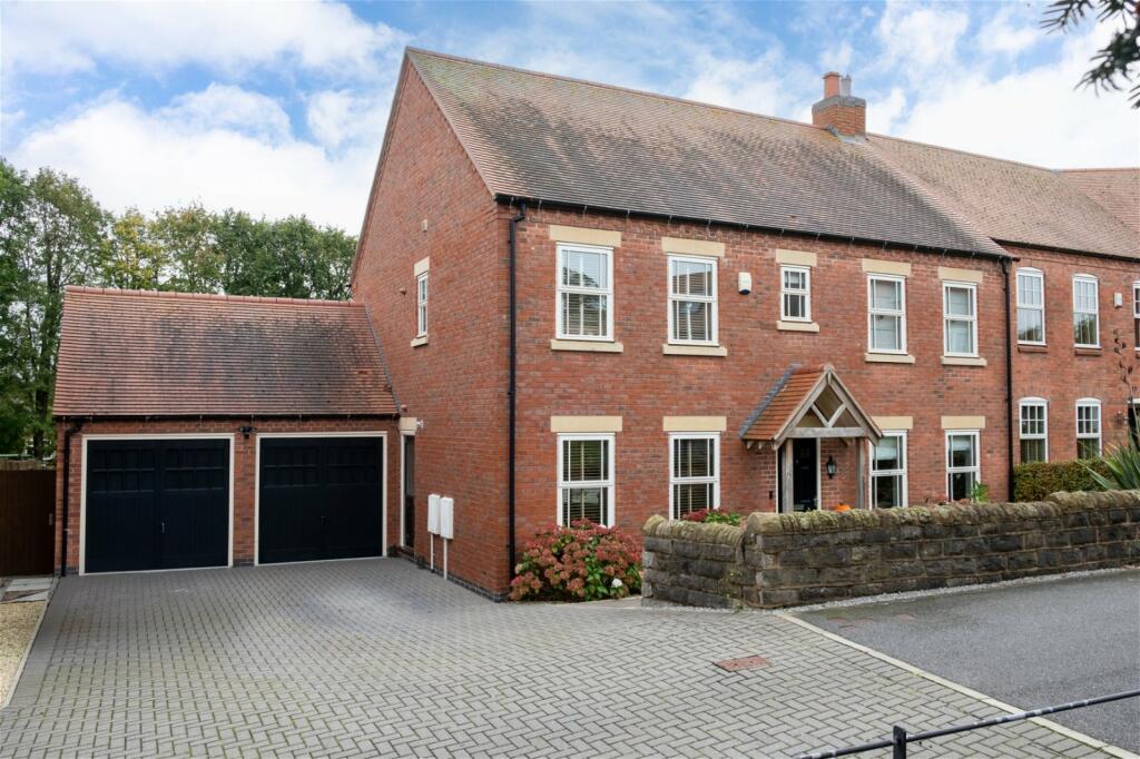 4 bedroom detached house for sale in Whiteholmes Grove, Kegworth, DE74
