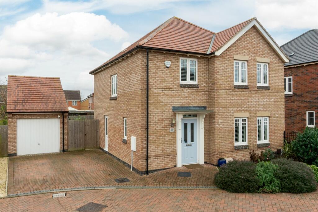 4 bedroom detached house for sale in Porritt Close, East Leake, LE12
