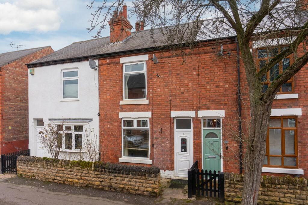 3 bedroom terraced house for sale in West Avenue, West Bridgford, NG2