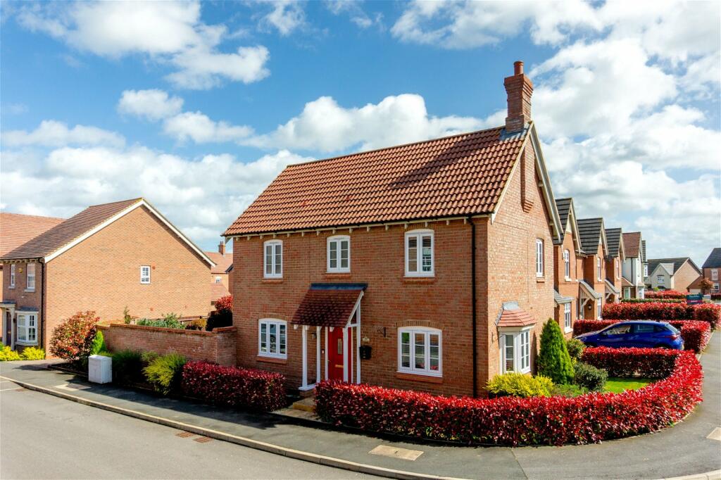 3 bedroom detached house for sale in Damson Road, East Leake, LE12