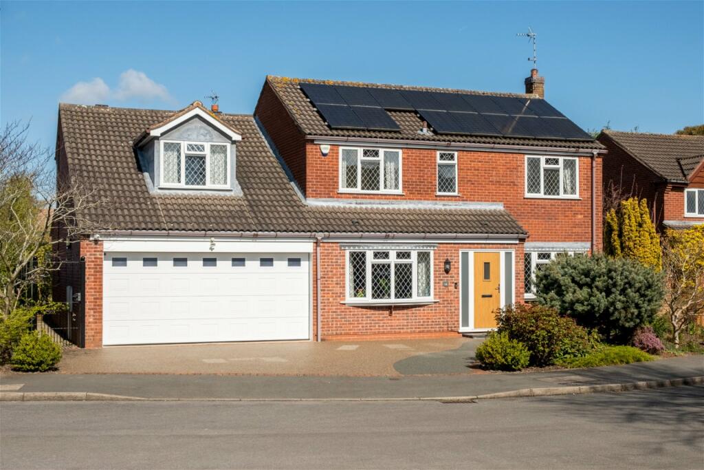 4 bedroom detached house for sale in Castle Way, AshbydelaZouch, LE65