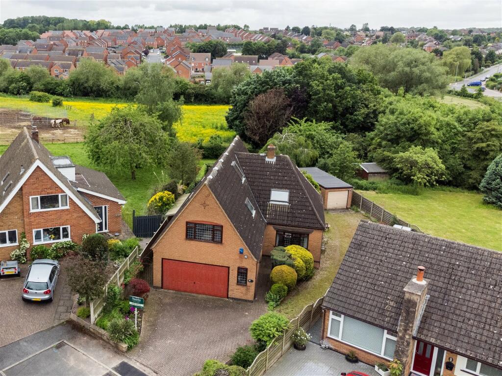 4 bedroom detached house for sale in Burton Walk, East Leake, LE12