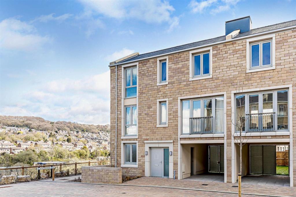 4 bedroom town house for sale in Park Crescent, Matlock Spa, Matlock, DE4