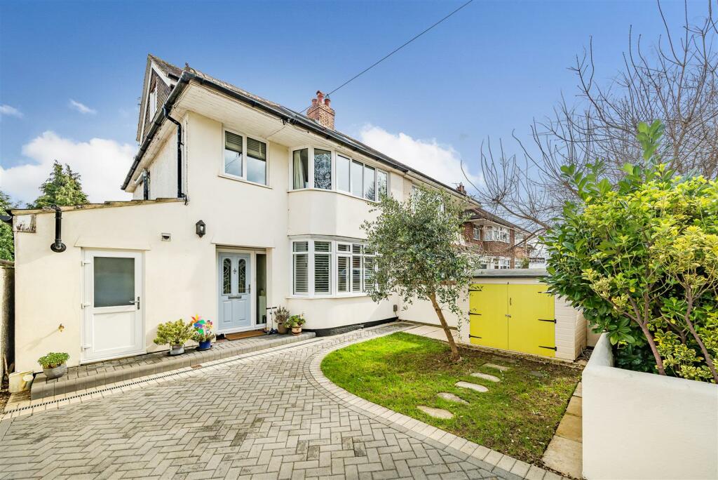 3 bedroom semi-detached house for rent in The Avenue, Kennington, Oxford, OX1