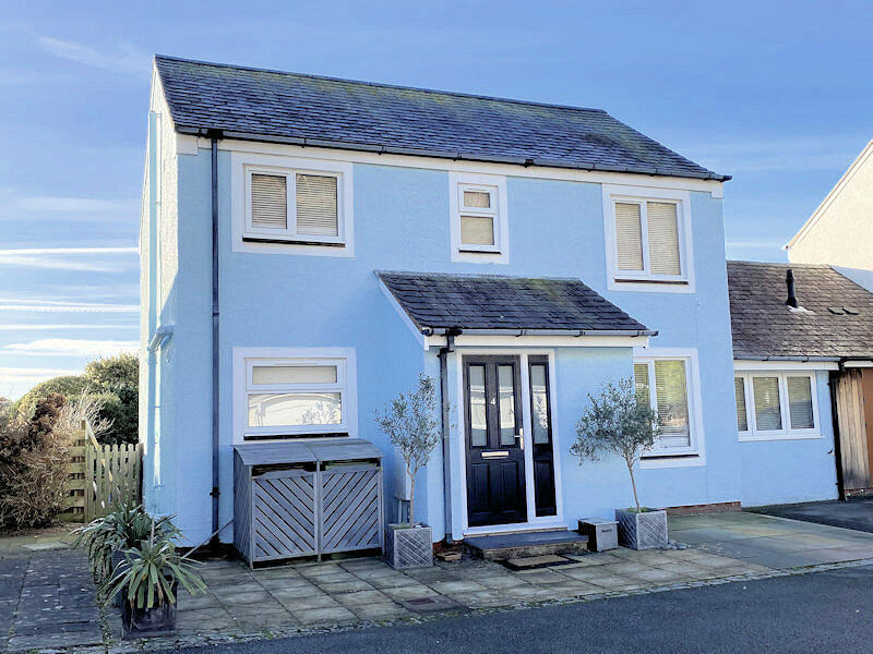 3 bedroom link detached house for sale in 4 Melin Ardudwy Aberdyfi LL35