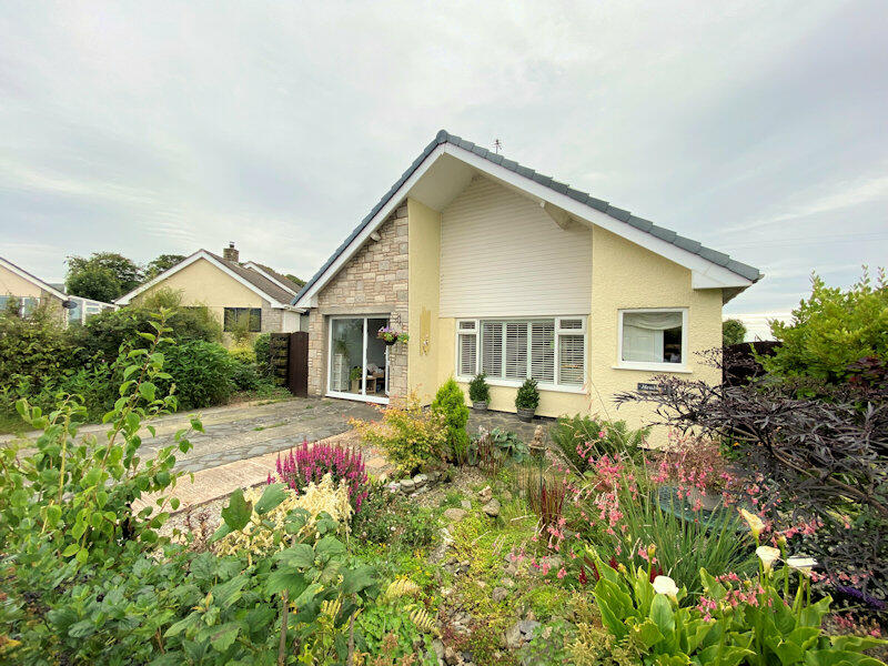 Main image of property: 18 Y Groesffordd, Bryncrug LL36 9RP