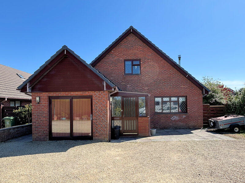 Main image of property: 4 Bishton Close, Tywyn, Gwynedd, LL36 0TG