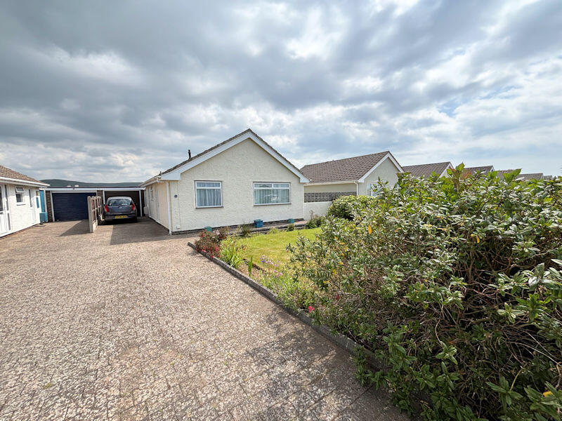 Main image of property: 18 Neptune Road, Tywyn, Gwynedd, LL360DT