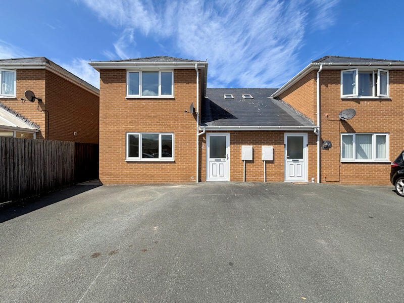 Main image of property: 9B Swn Y Wylan, Tywyn, Gwynedd, LL36 0DJ