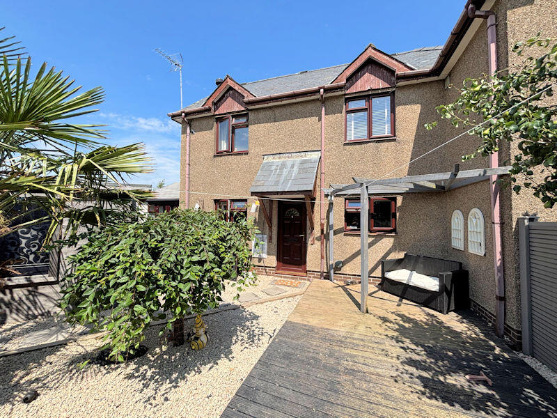 Main image of property: 2 Parc Gwyrdd Bryncrug LL36 9NS