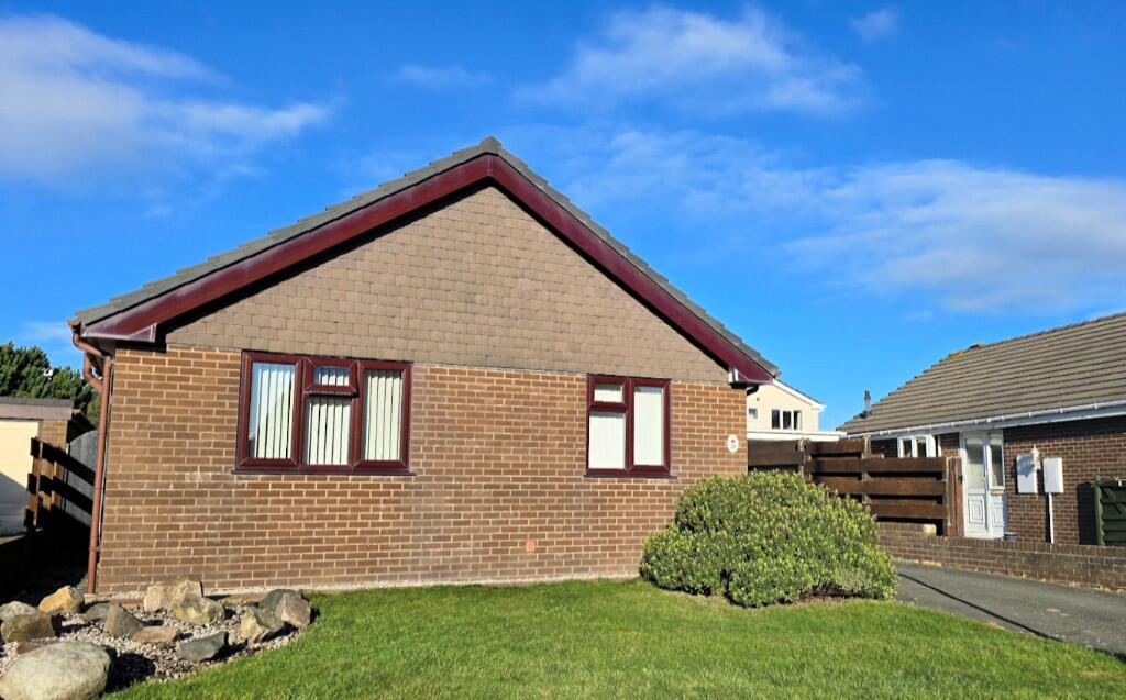 Main image of property: 28 Ar Y Don, Tywyn, Gwynedd, LL36 0DS