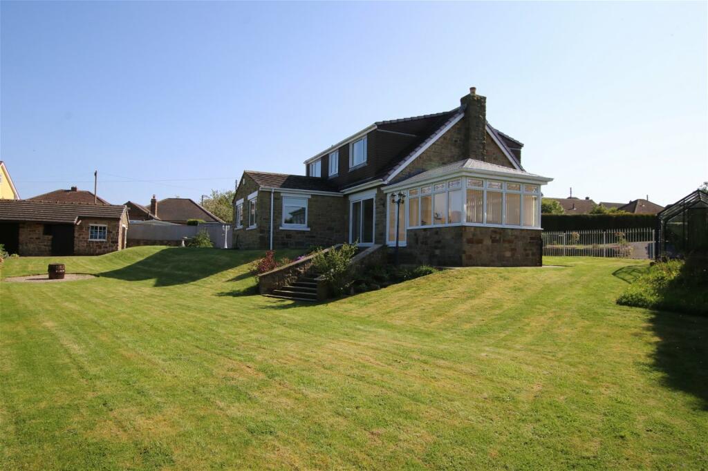 4 bedroom detached house for sale in Coal Pit Lane, Stocksbridge, S36