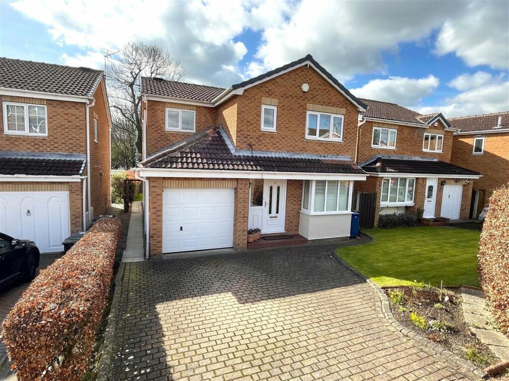 4 bedroom detached house for sale in Cramlands, Dodworth, S75