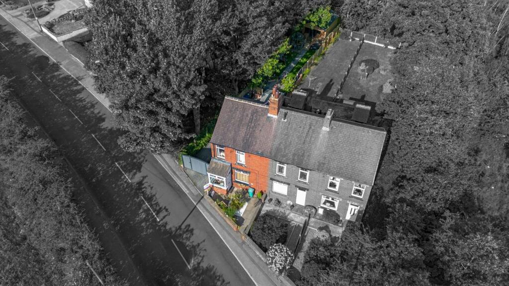 3 bedroom end of terrace house for sale in Spark Lane, Mapplewell, S75