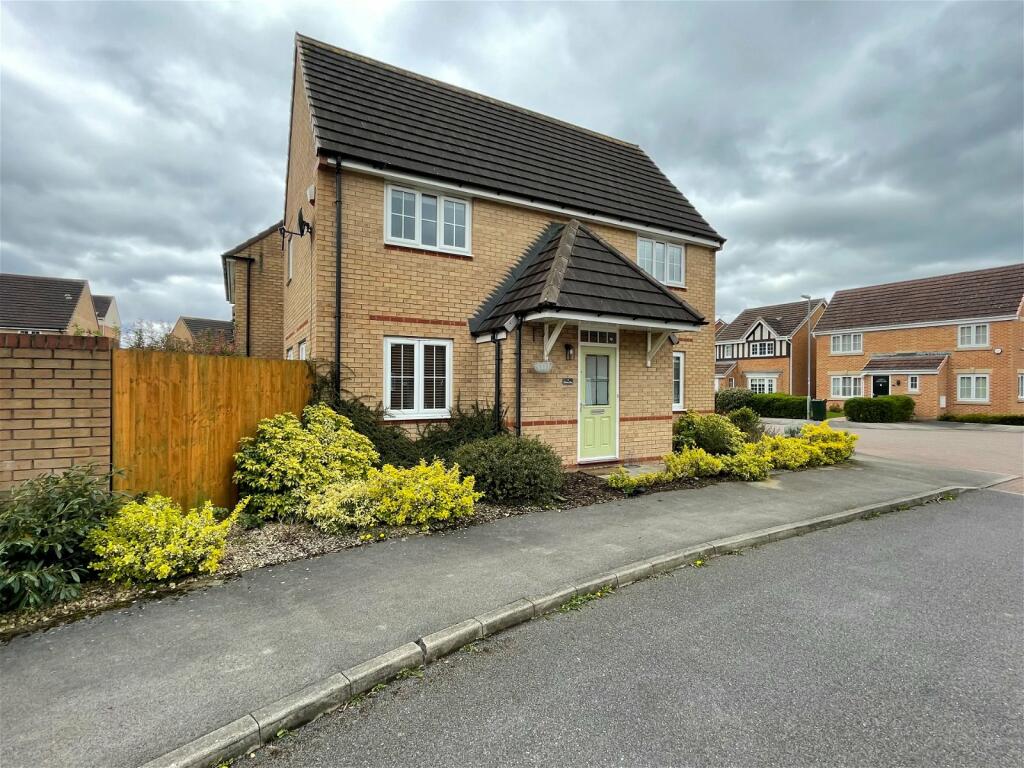3 bedroom detached house for sale in Mossley Place, Penistone, S36