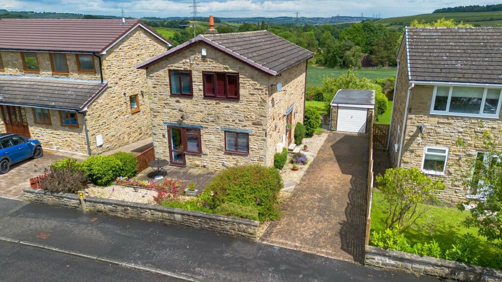 3 bedroom detached house for sale in Whinmoor View, Silkstone, S75