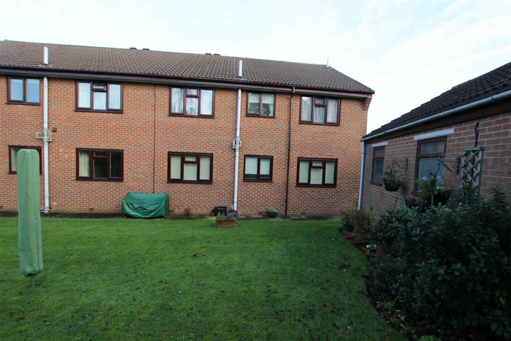2 bedroom ground floor flat for sale in Midhope Way, Pogmoor, Barnsley, S75