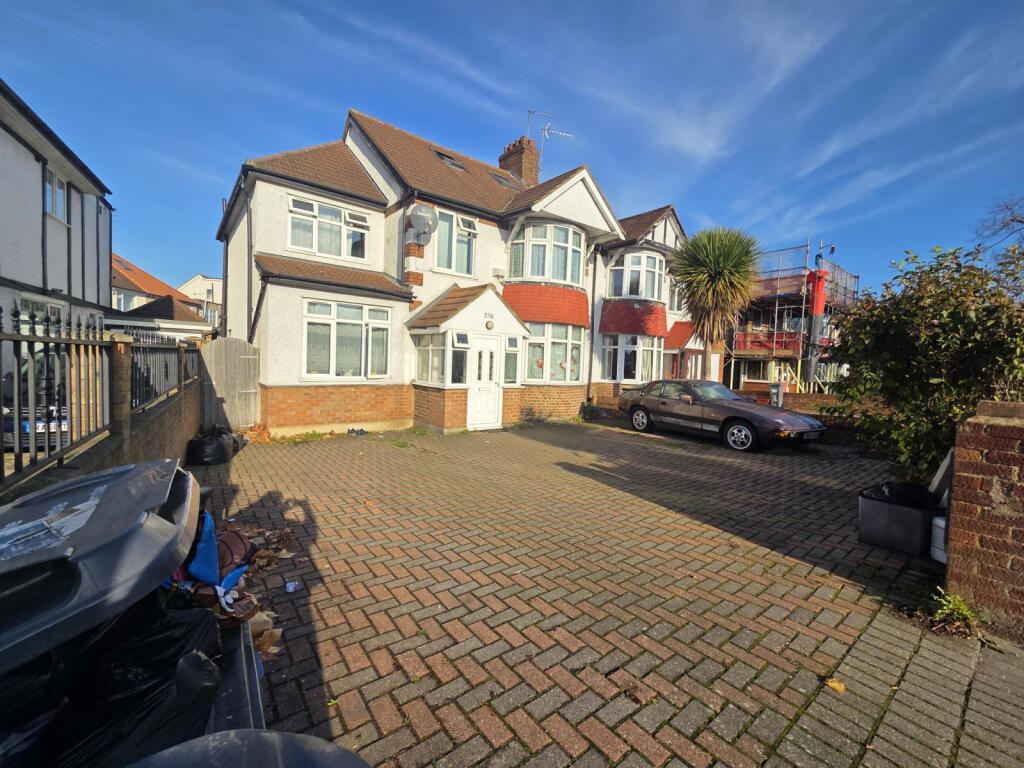 Main image of property: Great West Road, Hounslow, TW5