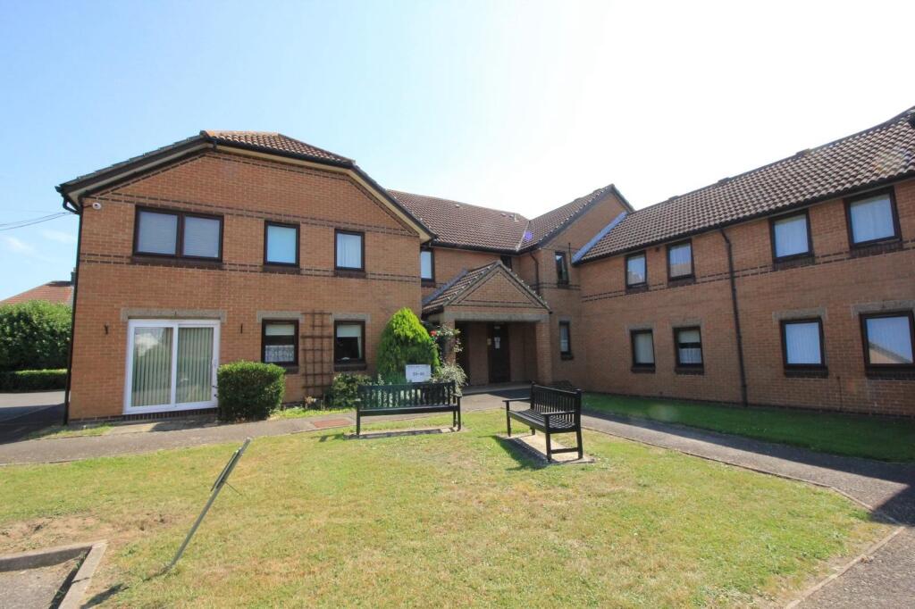 2 bedroom flat for sale in Portland Close, Romford, RM6