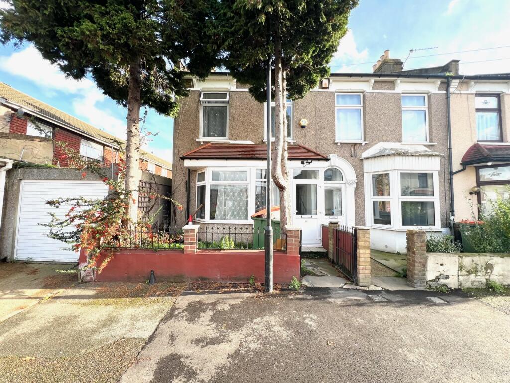3 bedroom house for sale in Evesham Road, London, E15