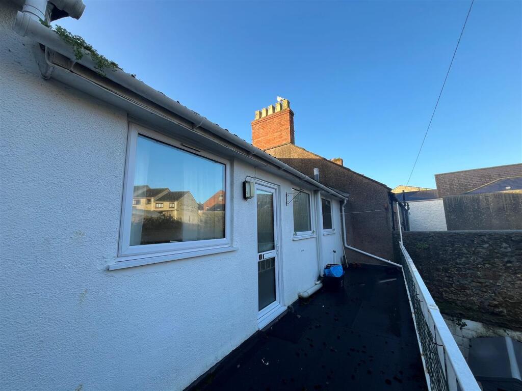 Main image of property: Two Bed Flat Quantock Court, East Street, Ilminster