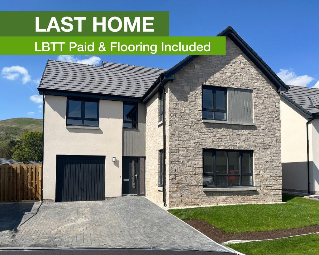 5 bedroom detached house