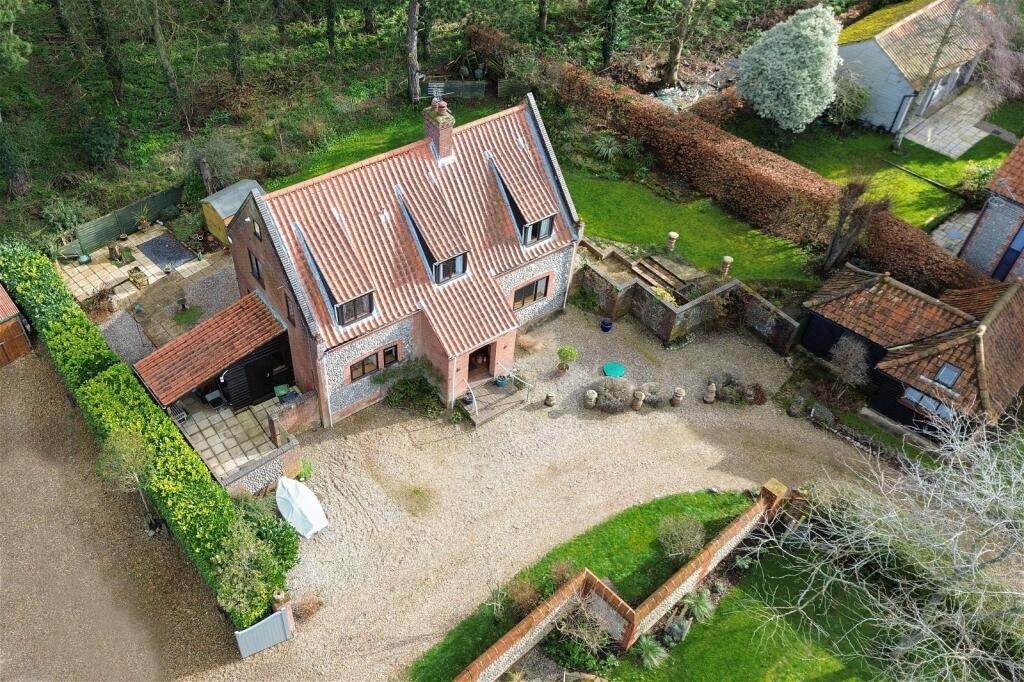 Main image of property: The Habit, Back Lane