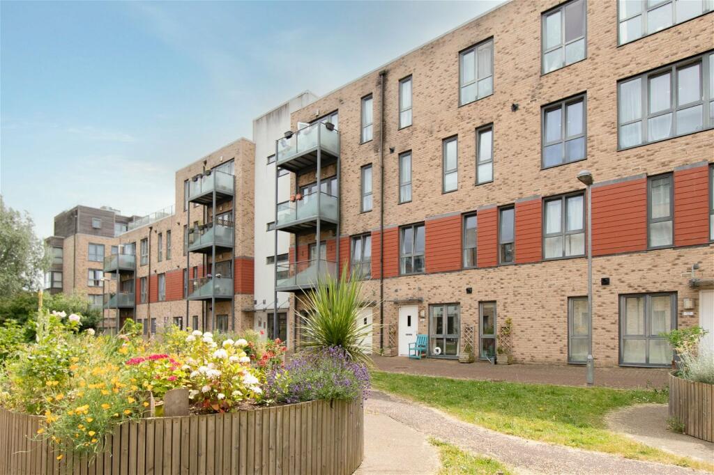 Main image of property: Fitzgerald Place, Cambridge, CB4 1WA